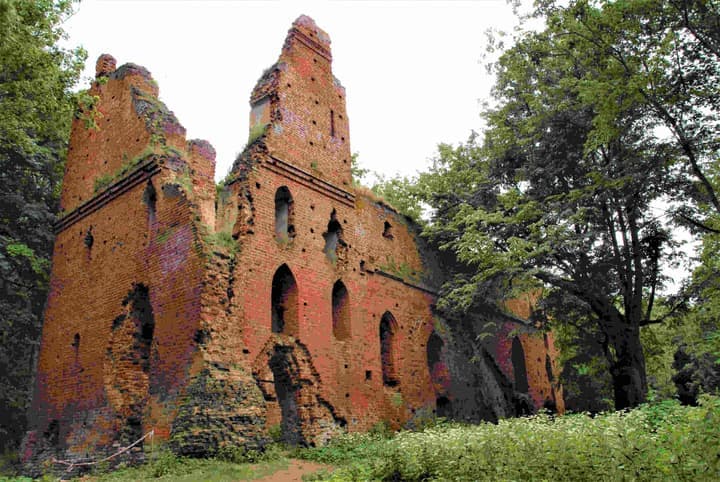 Замок Бальга (руины)