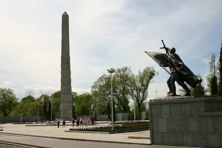 Мемориал 1200 гвардейцев