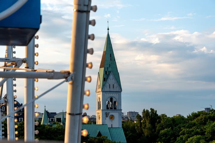 Погрузиться в довоенную атмосферу города на прогулке по районам Хуфен, Луизенваль и Амалиенау